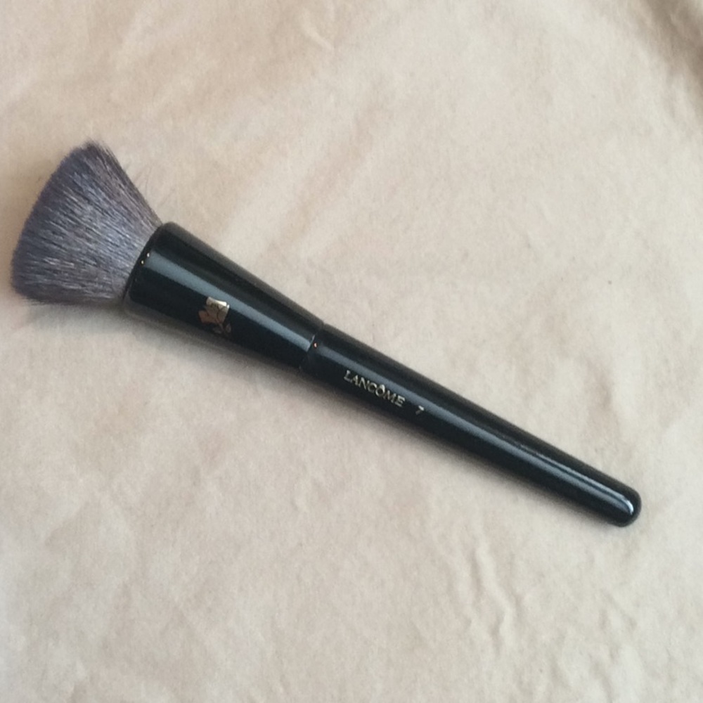 Cheek brush